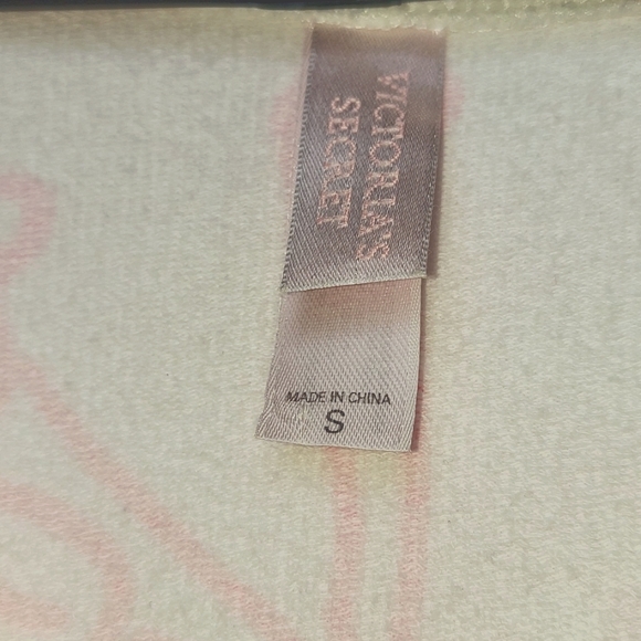 Victoria's Secret Hoodie Sweatshirt Jacket white w/ Pink Skull & Crossbones Sz S - Picture 6 of 6